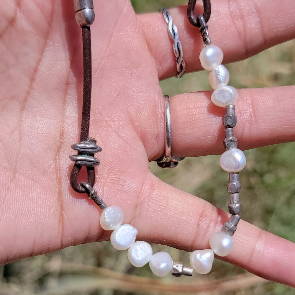Amazing retired Silpada sterling silver 925 pearl and leather necklace